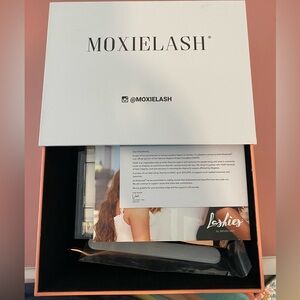 Selling my MOXIELASHES kit- never used. Not the complete kit.
